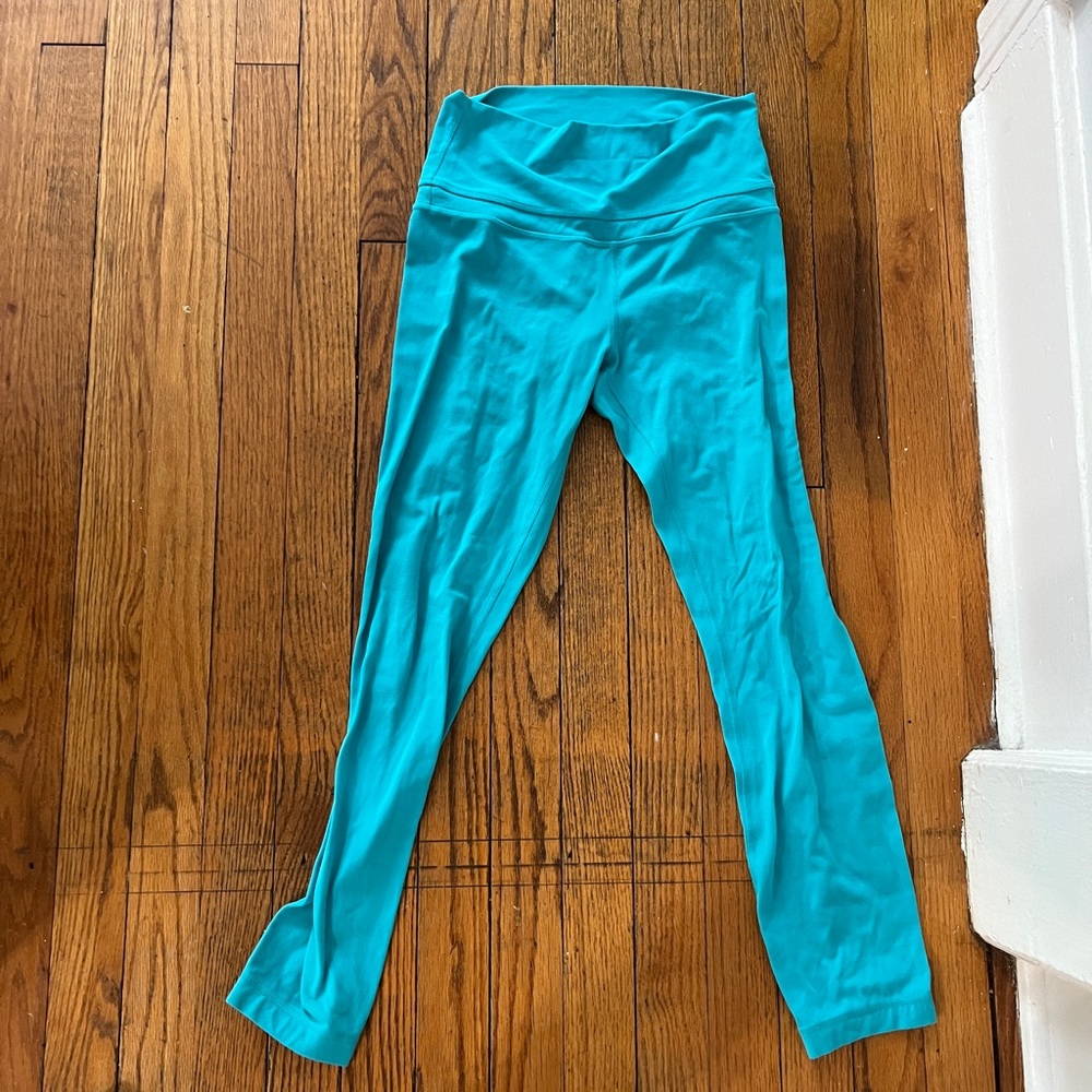 Lululemon leggings. No size tag but I only wear 6